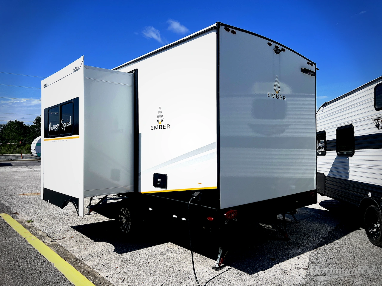 2025 Ember E-Series 18FBE Photo 3
