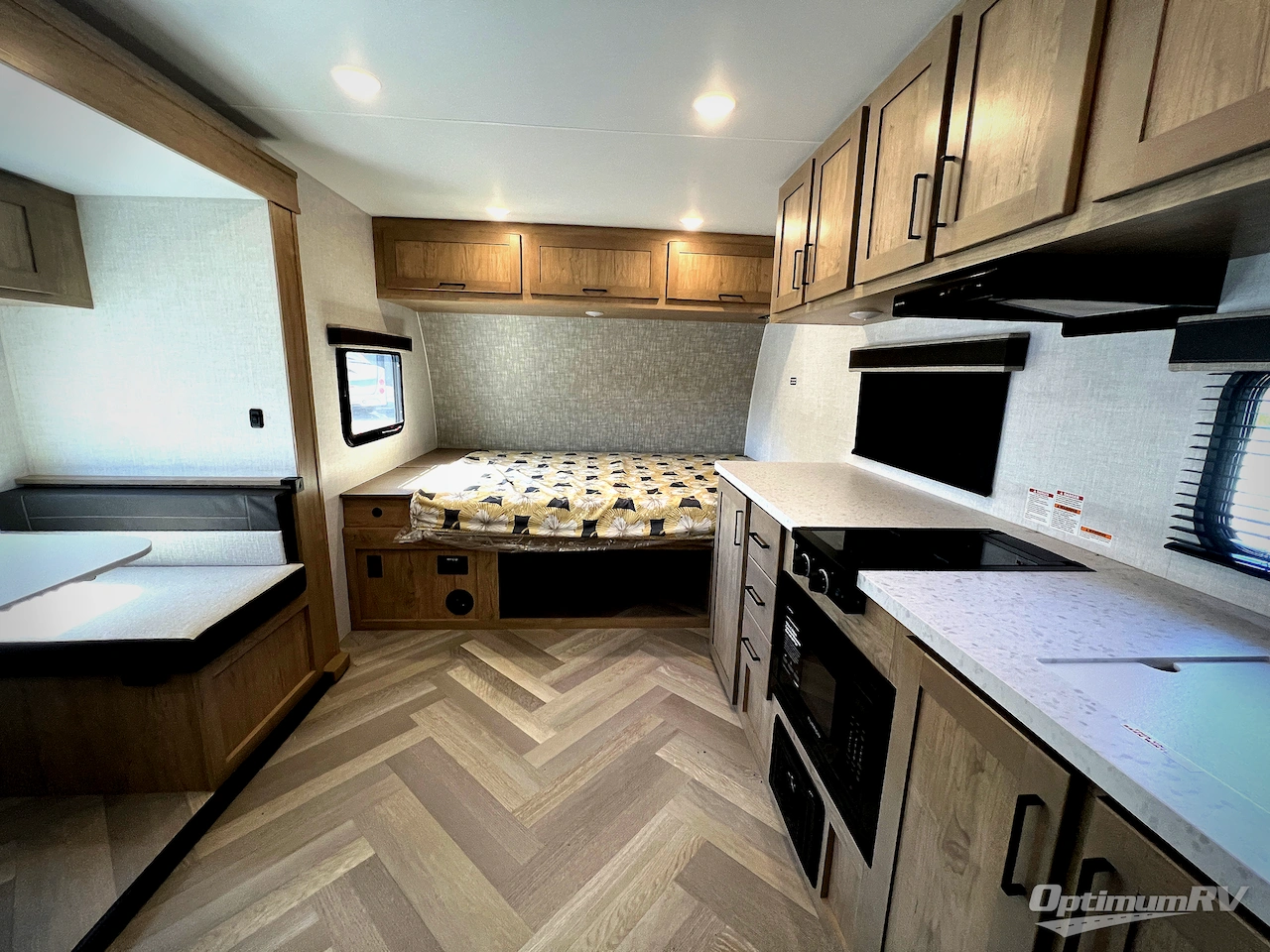 2025 Ember E-Series 18FBE Photo 17