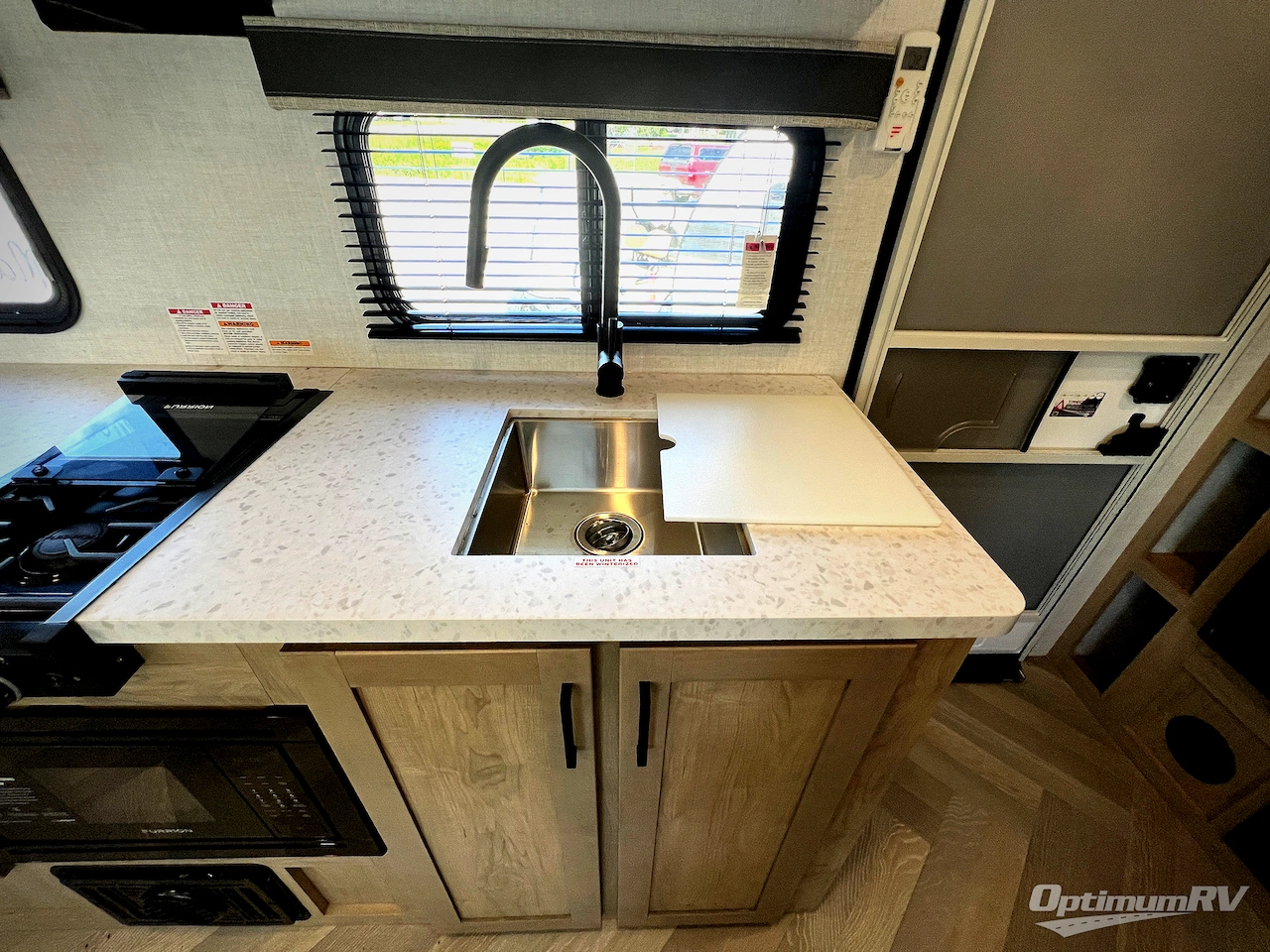 2025 Ember E-Series 18FBE Photo 8