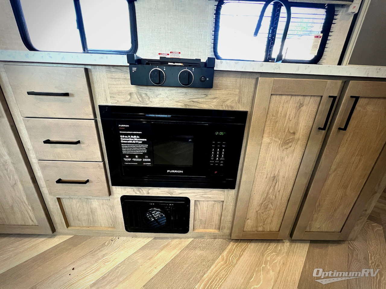 2025 Ember E-Series 18FBE Photo 10