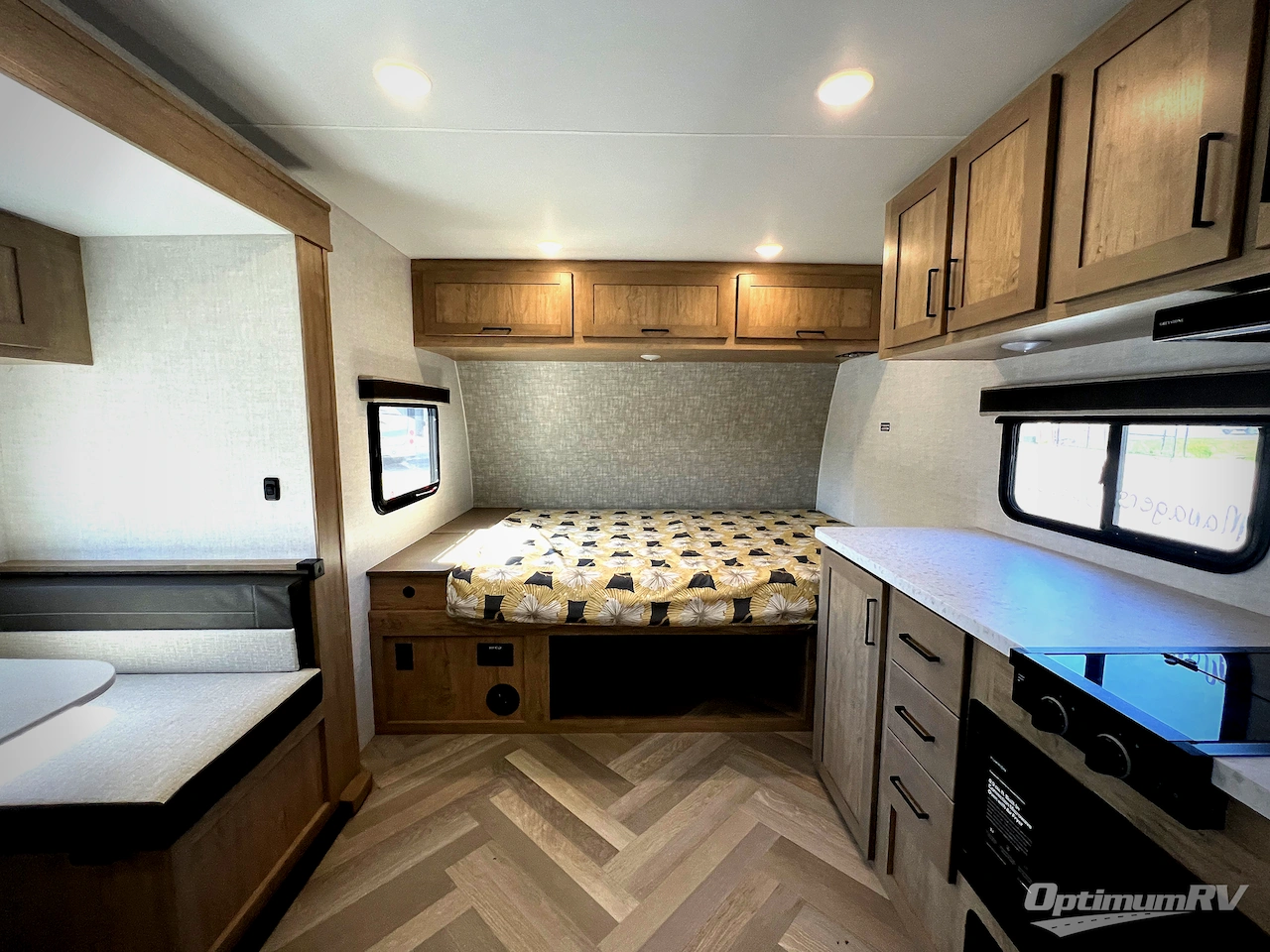 2025 Ember E-Series 18FBE Photo 4