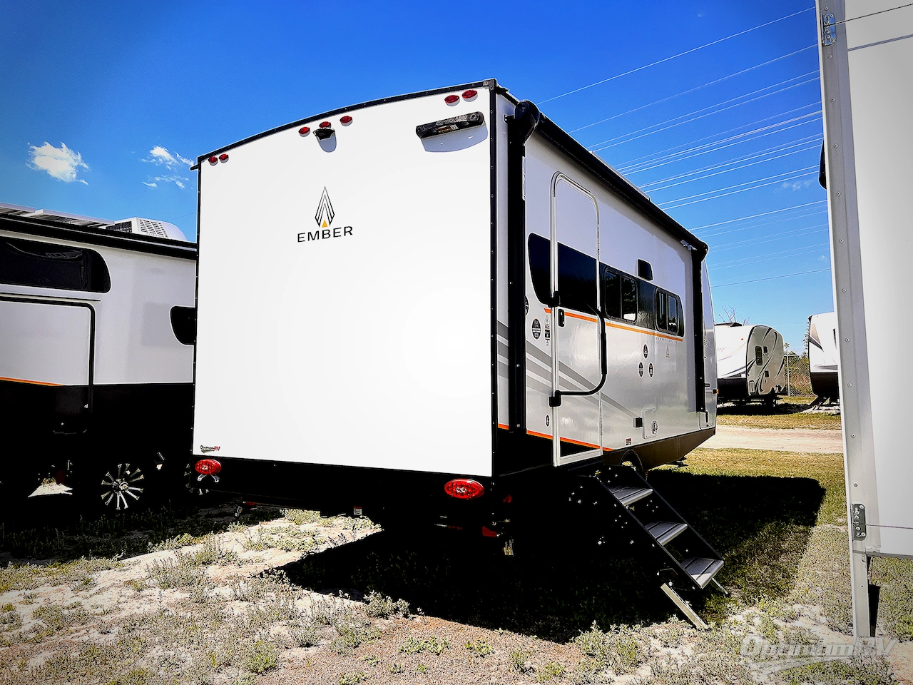 2025 Ember E-Series 18FBE Photo 3