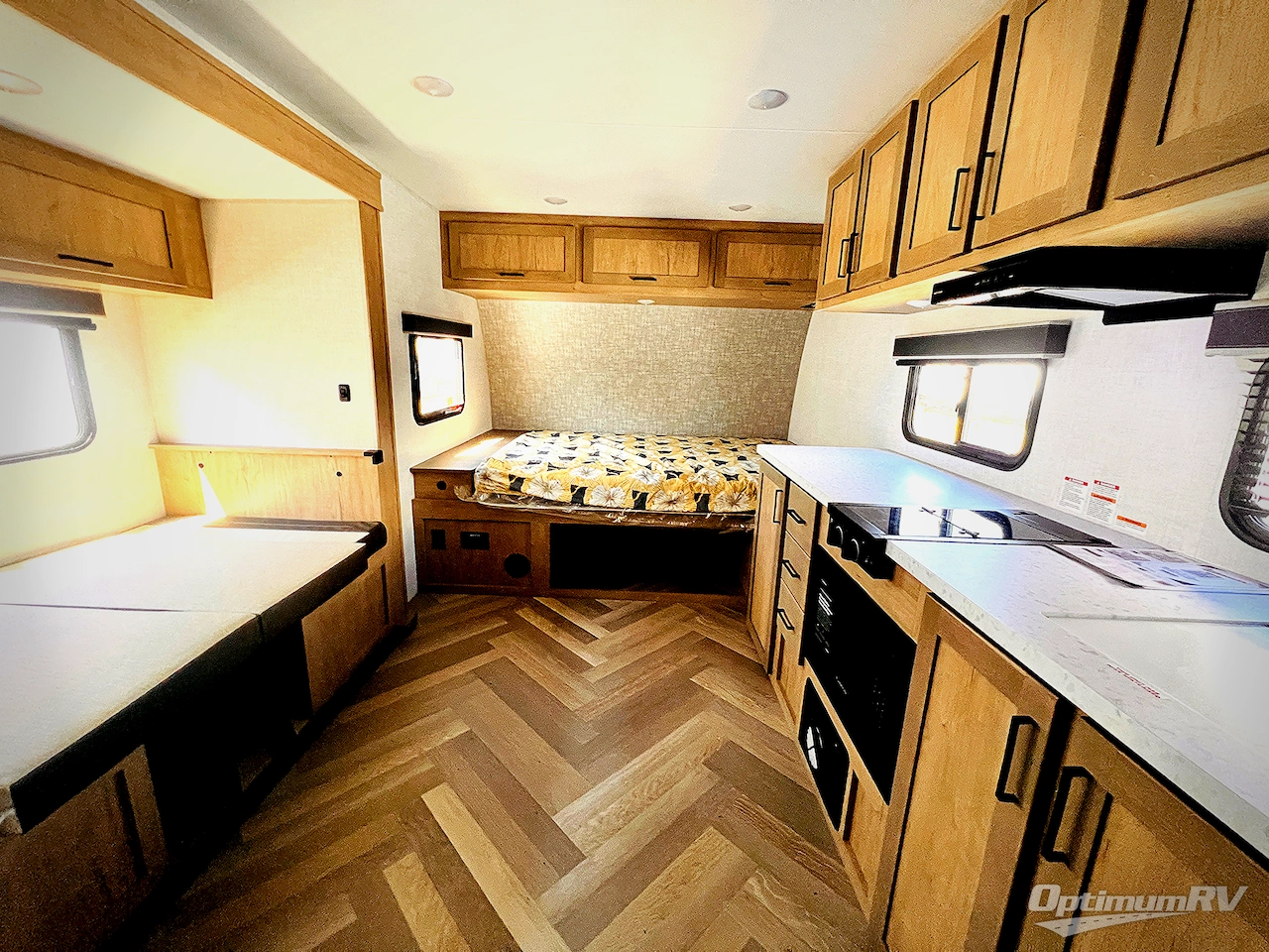 2025 Ember E-Series 18FBE Photo 5