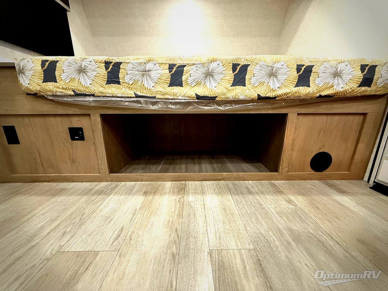 2026 Ember E-Series 19ETS Photo 7