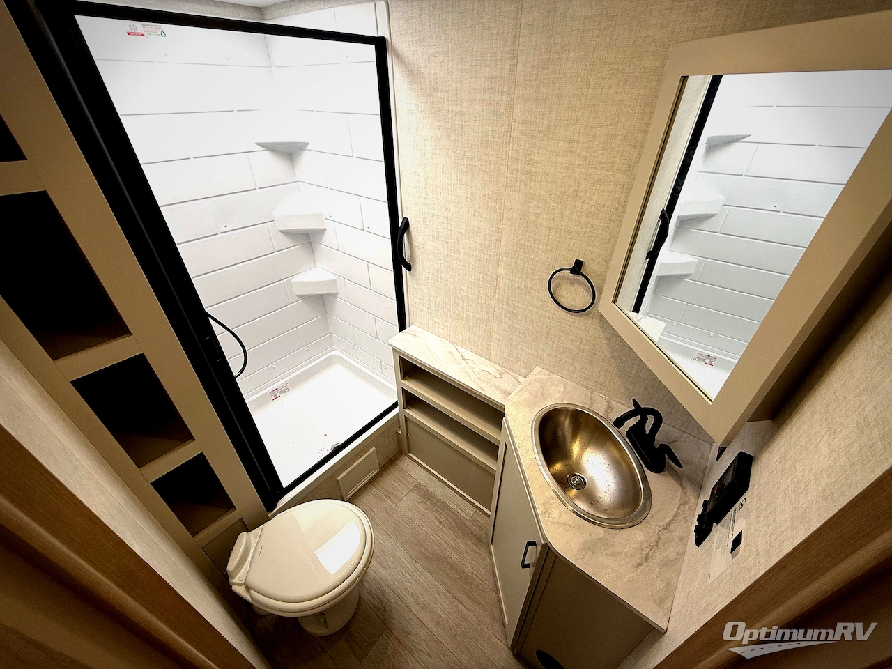 2026 Ember E-Series 19ETS Photo 19