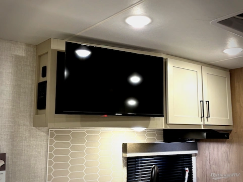 2026 Ember E-Series 26ETS RV Photo 3