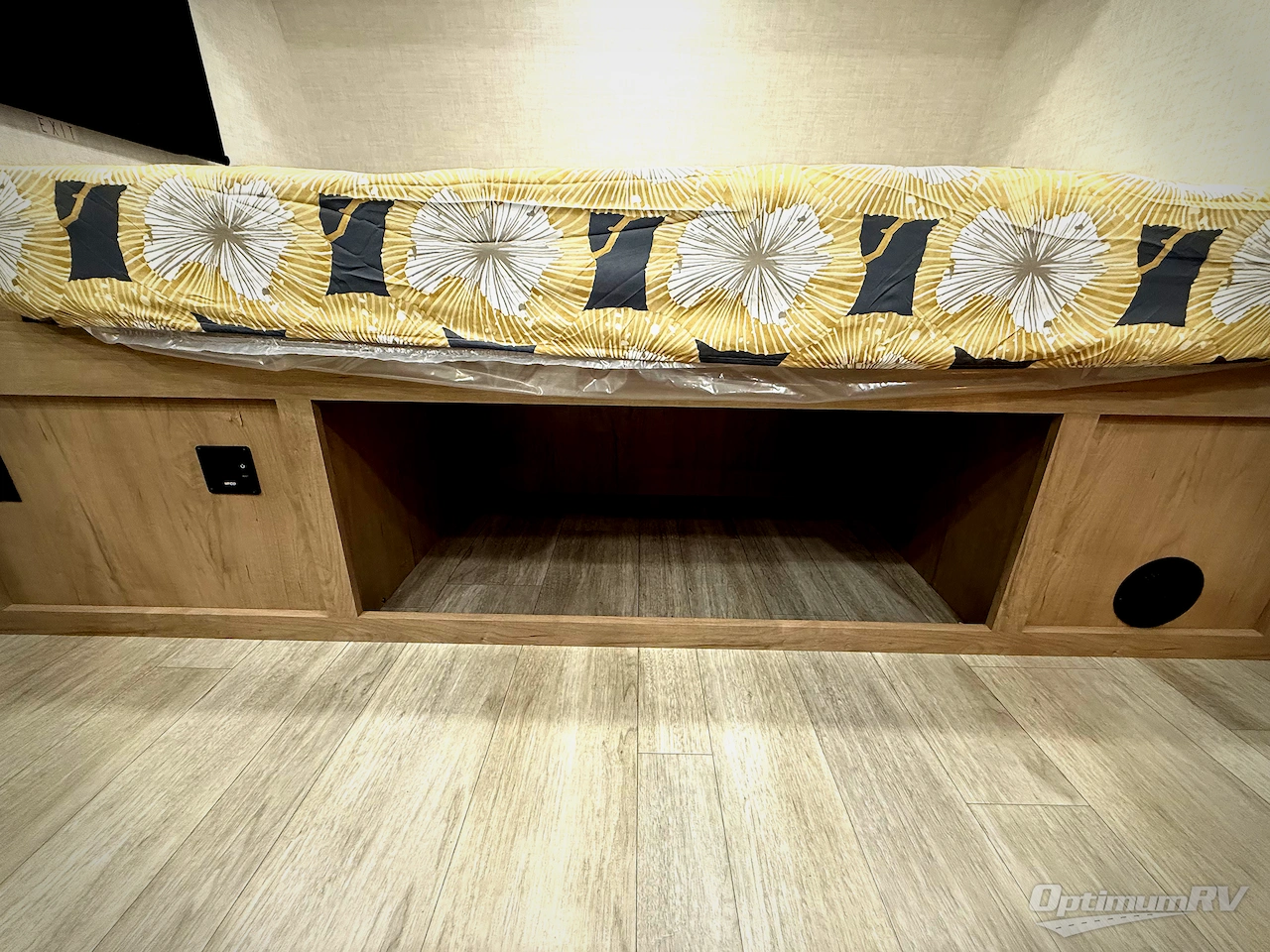 2026 Ember E-Series 19ETS Photo 7