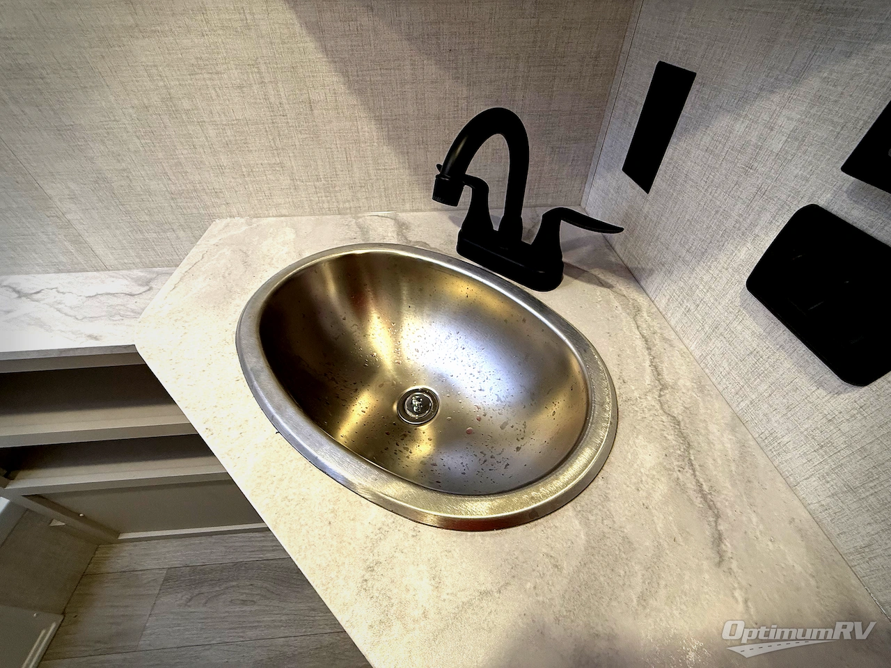 2026 Ember E-Series 19ETS Photo 17