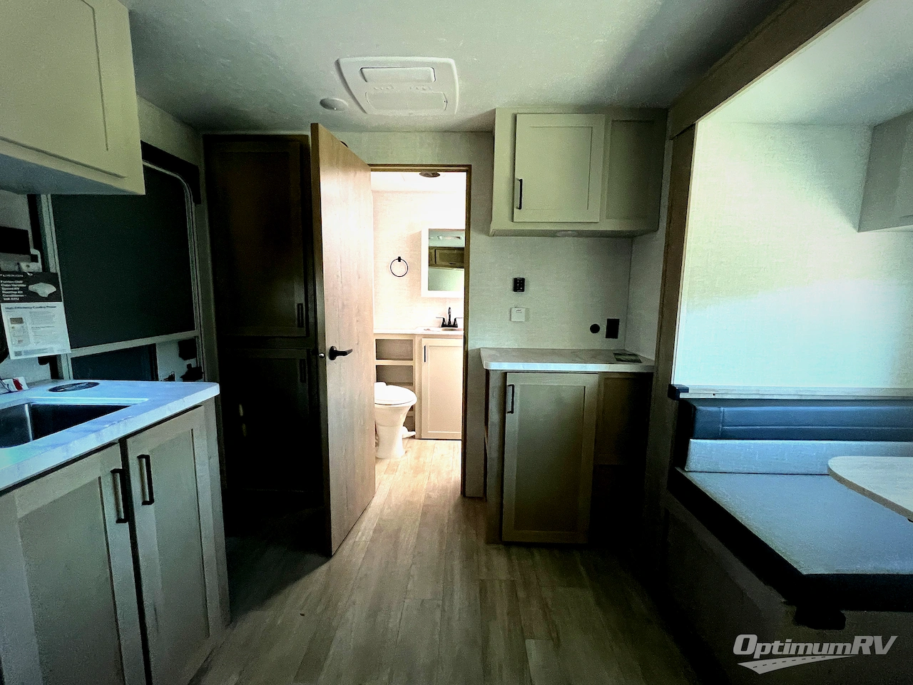 2026 Ember E-Series 18RBE Photo 14