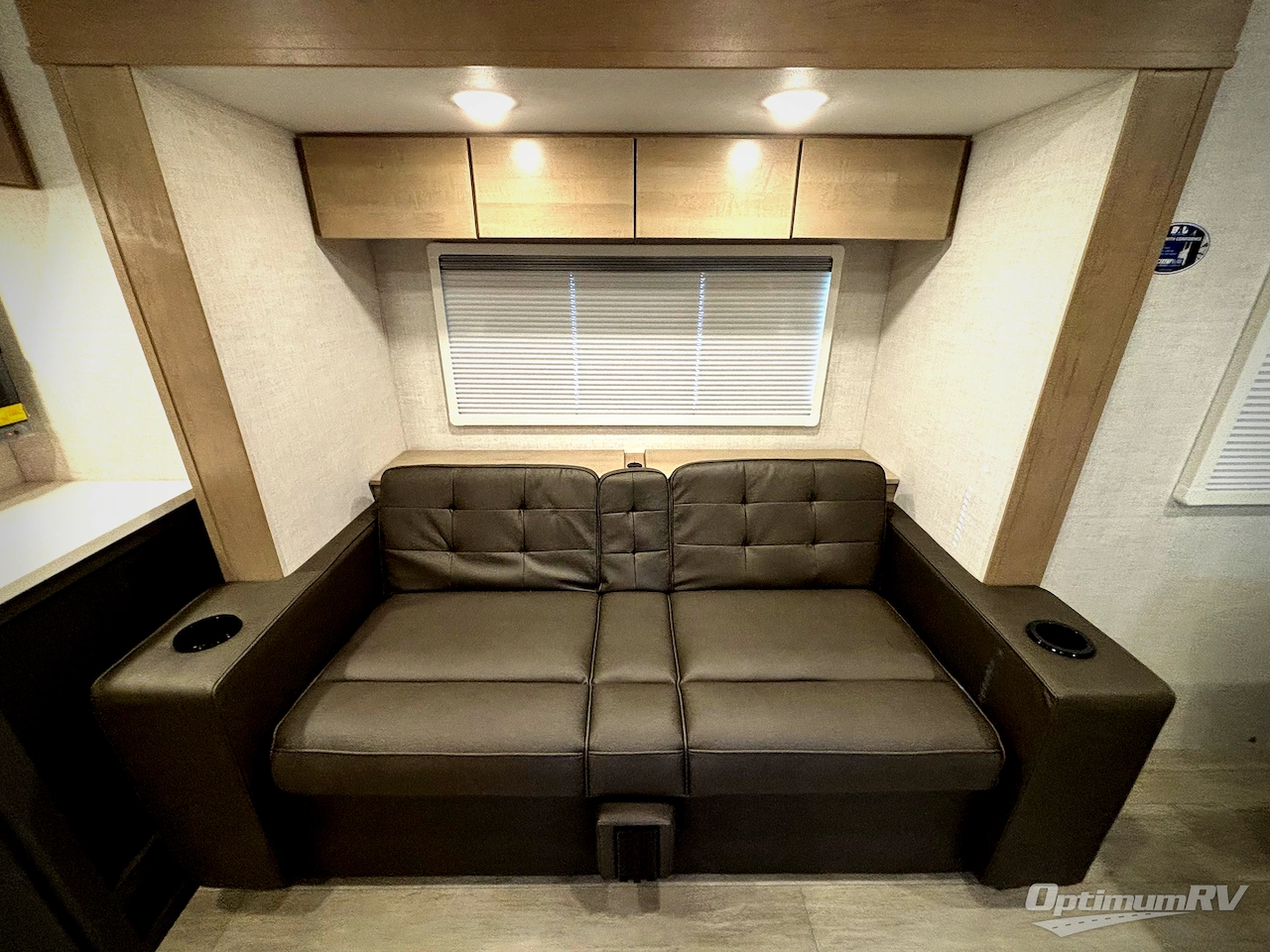 2026 Ember Overland Series 221MSL Photo 8