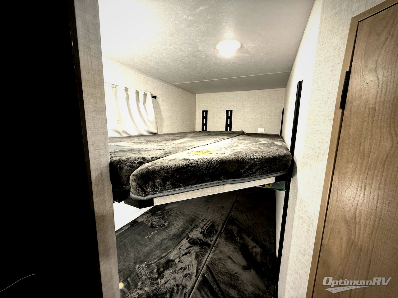 2026 Ember E-Series 19ETS Photo 12