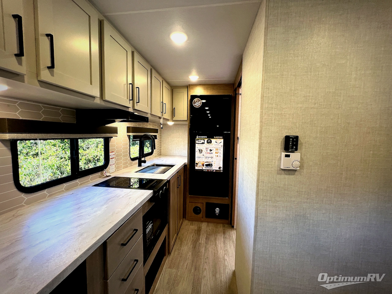 2026 Ember E-Series 21RKE Photo 8