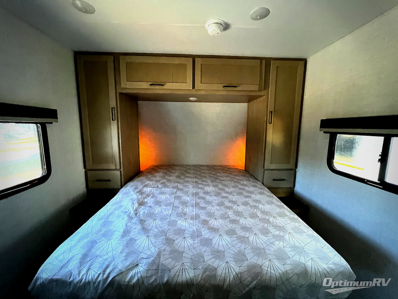 2026 Ember E-Series 26ETS Photo 18