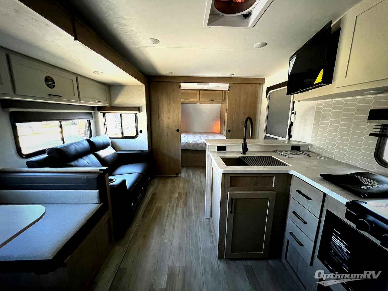 2026 Ember E-Series 26ETS Photo 20