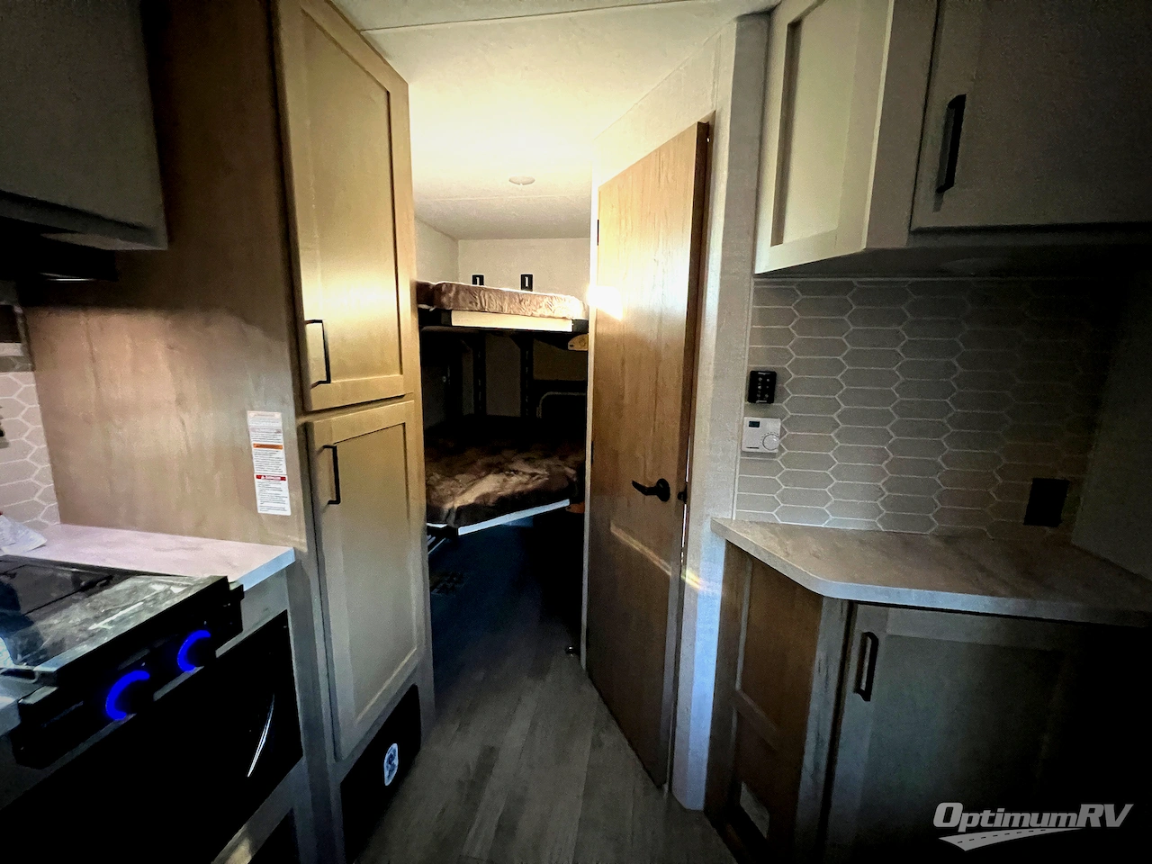 2026 Ember E-Series 22ETS Photo 16