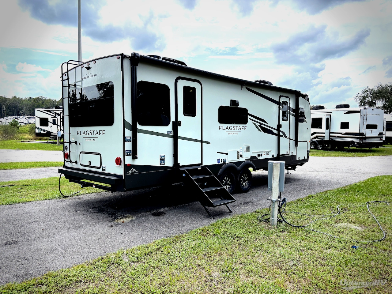 2027 Forest River Flagstaff Super Lite 26SRD Photo 2