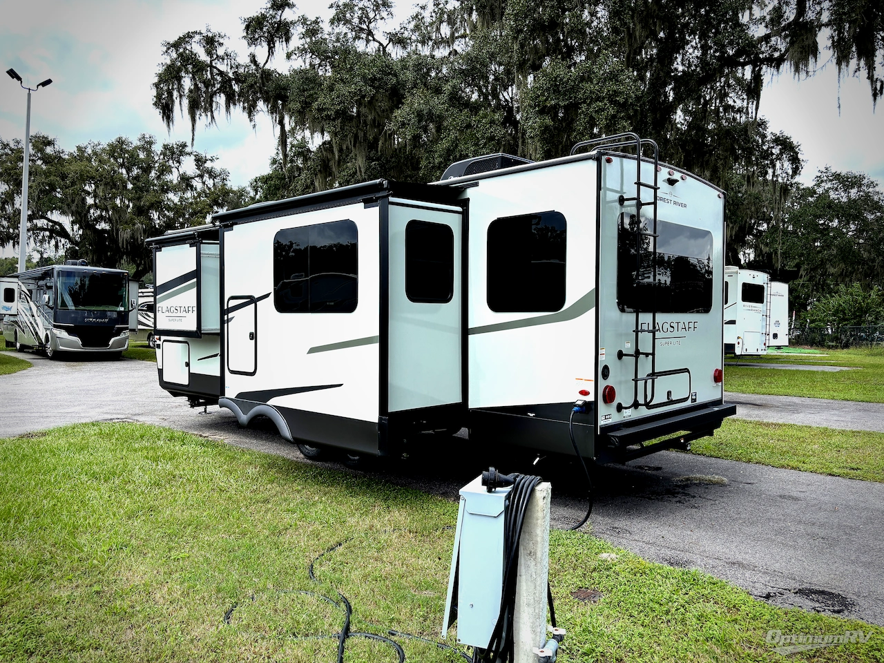2027 Forest River Flagstaff Super Lite 26SRD Photo 3