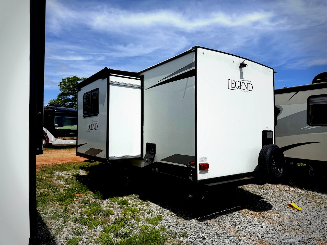 2020 Forest River Surveyor Legend 19RBLE Photo 3