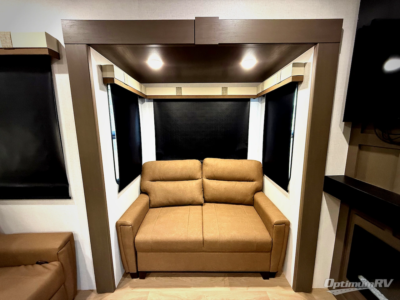 2026 East To West Tandara 388LR Photo 7