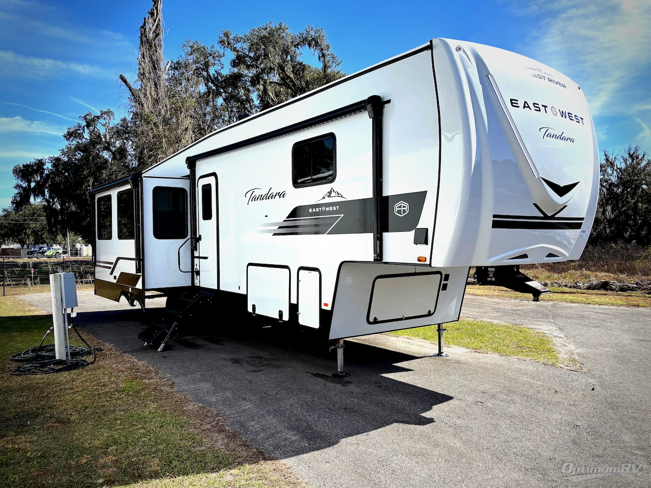 2026 East To West Tandara 295RL Photo 1