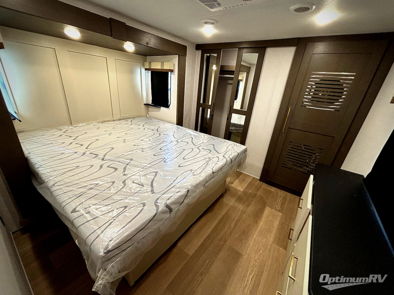 2026 East To West Tandara 295RL Photo 8