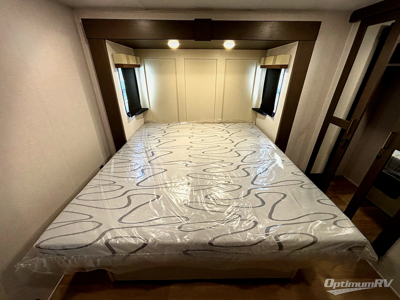 2026 East To West Tandara 295RL Photo 9