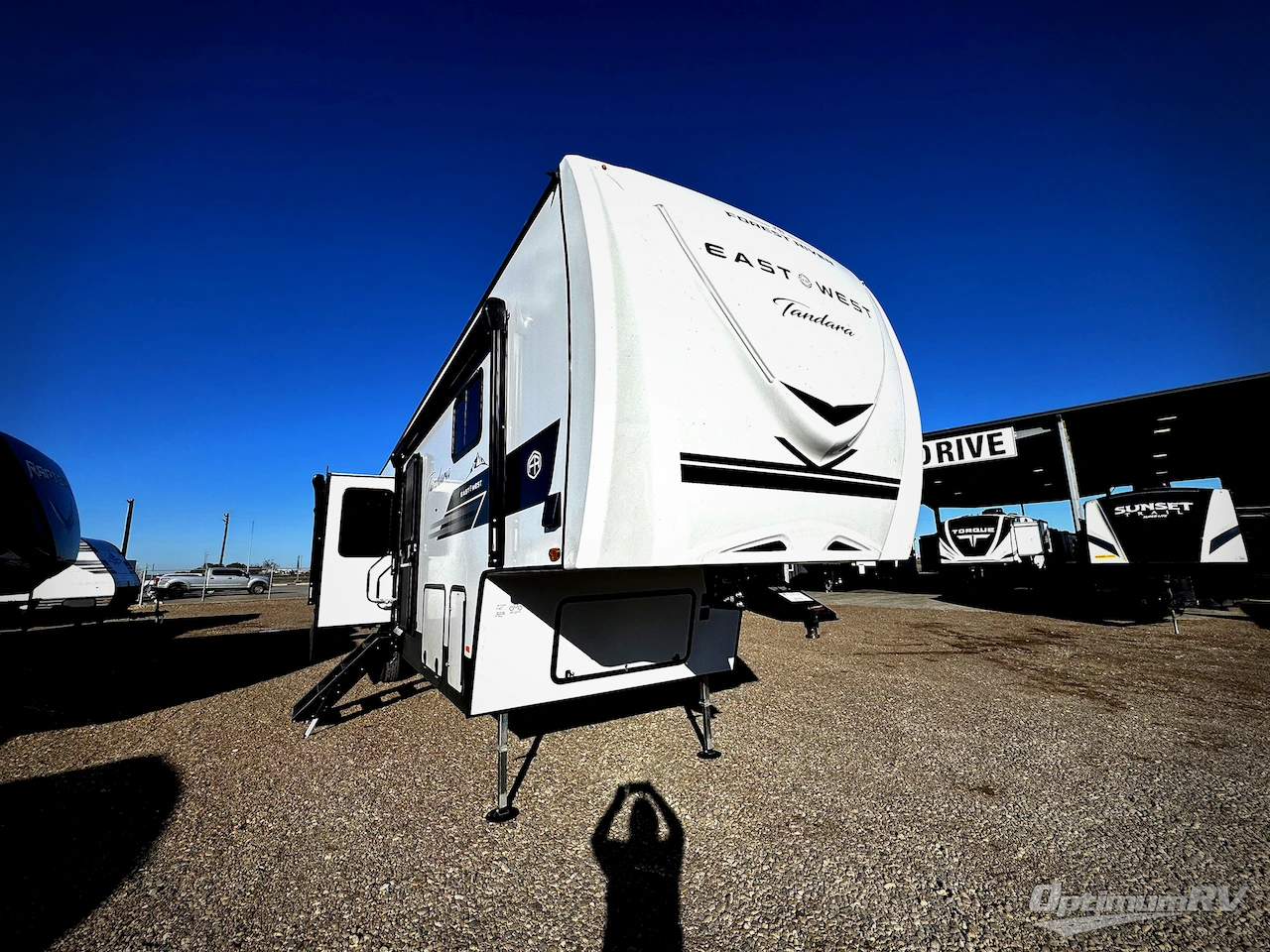 2026 East To West Tandara 389DS Photo 1