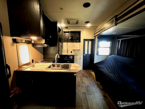 2017 Keystone Impact 29V RV Photo 2