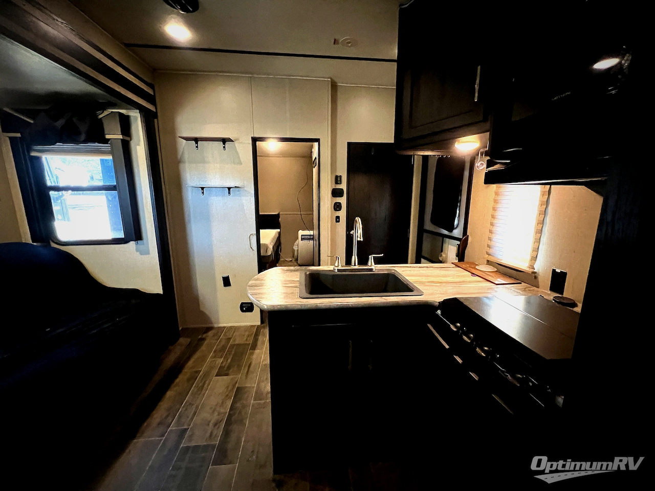 2017 Keystone Impact 29V Photo 15