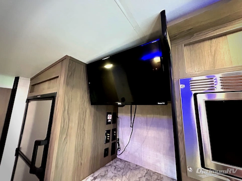 2022 Gulf Stream Vista Cruiser 19MBS RV Photo 4