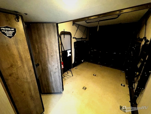 2021 Forest River Vengeance Rogue Armored VGF4007G2 RV Photo 4