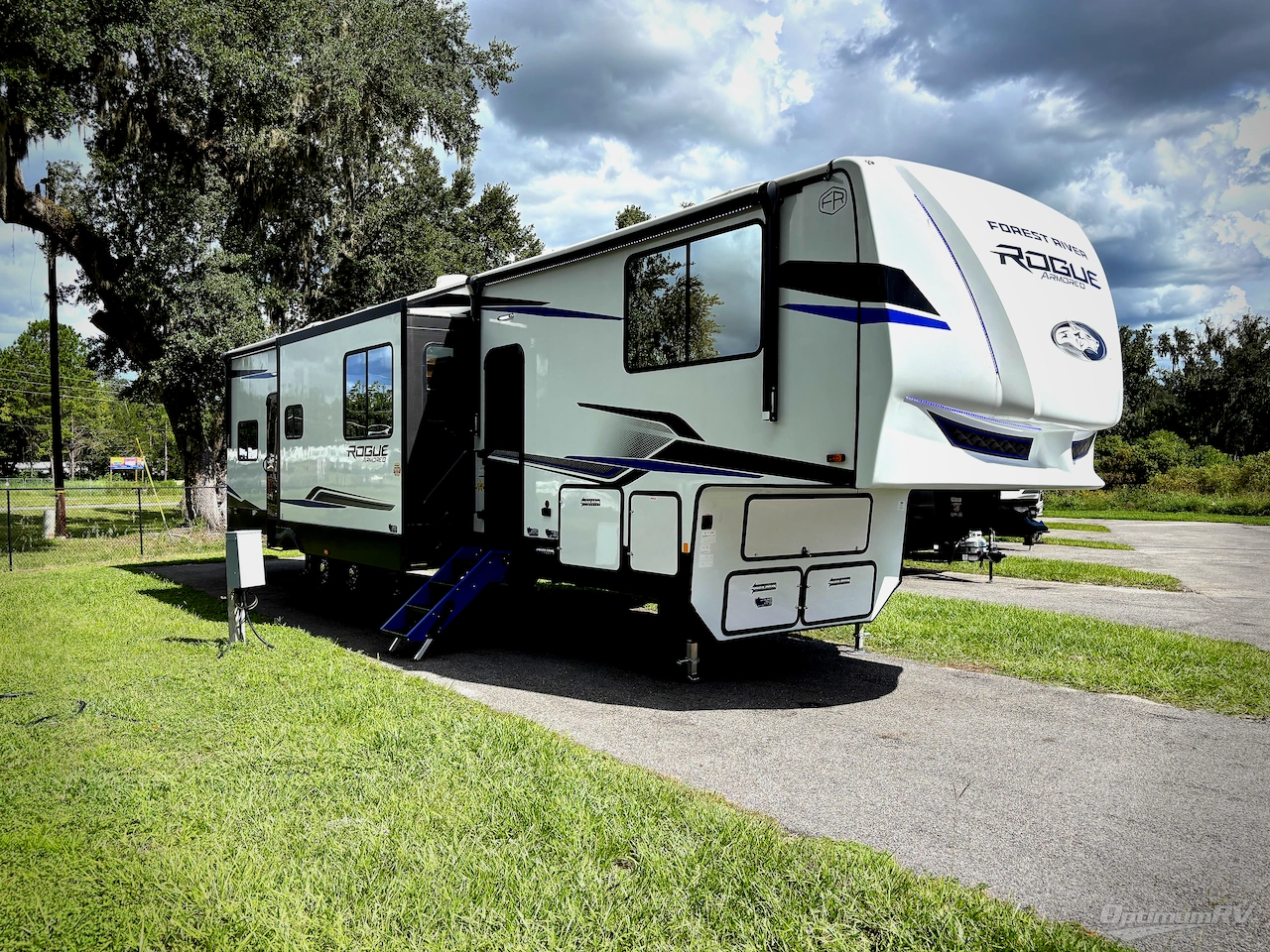 Forest River Vengeance Rogue Armored 391T145