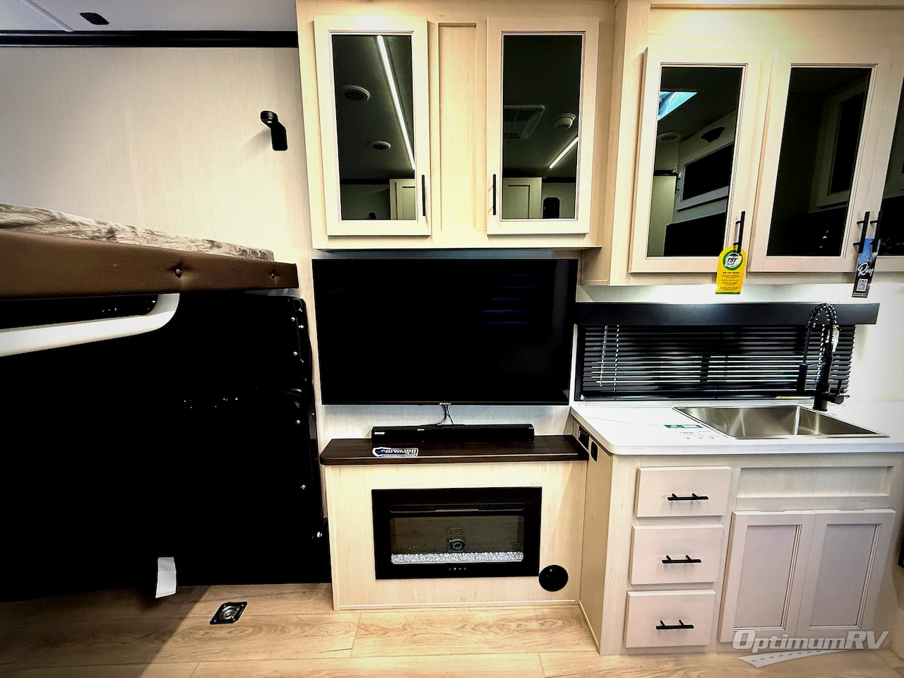 2026 Forest River Vengeance Rogue Armored 25L141 Photo 9