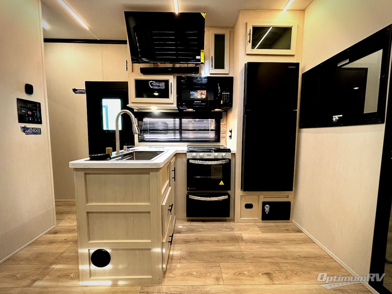 2026 Forest River Vengeance Rogue Armored 32L132 Photo 6