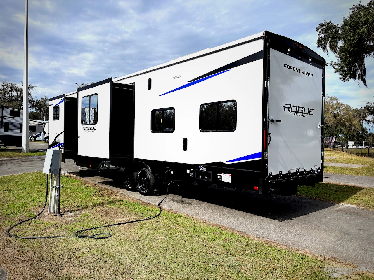 2026 Forest River Vengeance Rogue Armored 32L132 Photo 3