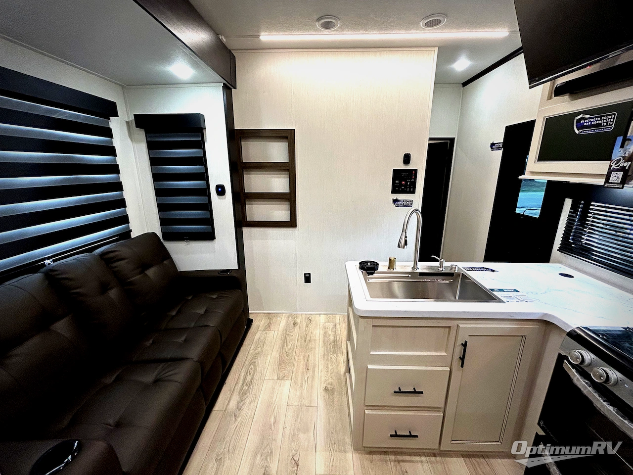 2026 Forest River Vengeance Rogue Armored 32L132 Photo 5