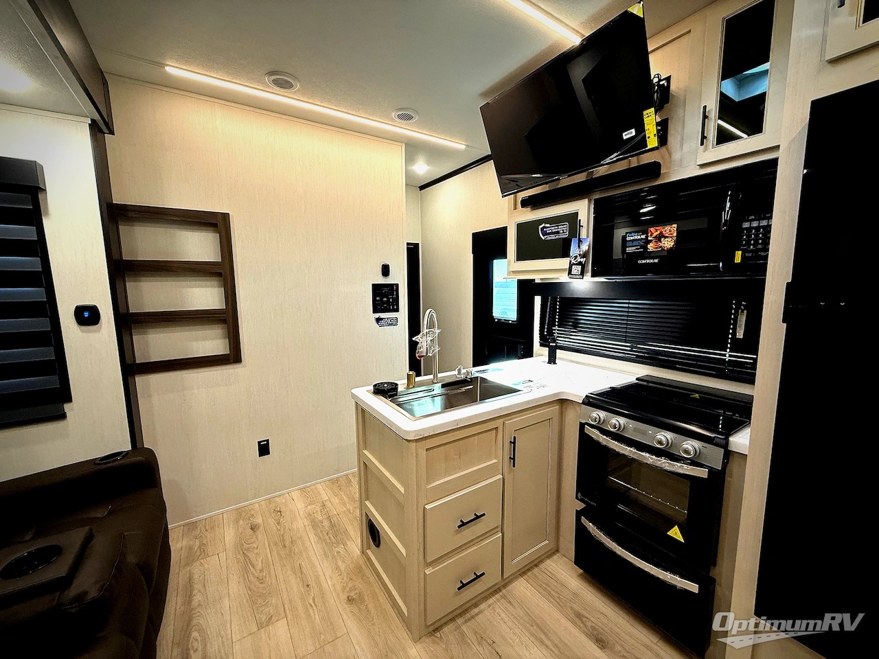 2026 Forest River Vengeance Rogue Armored 32L132 Photo 5