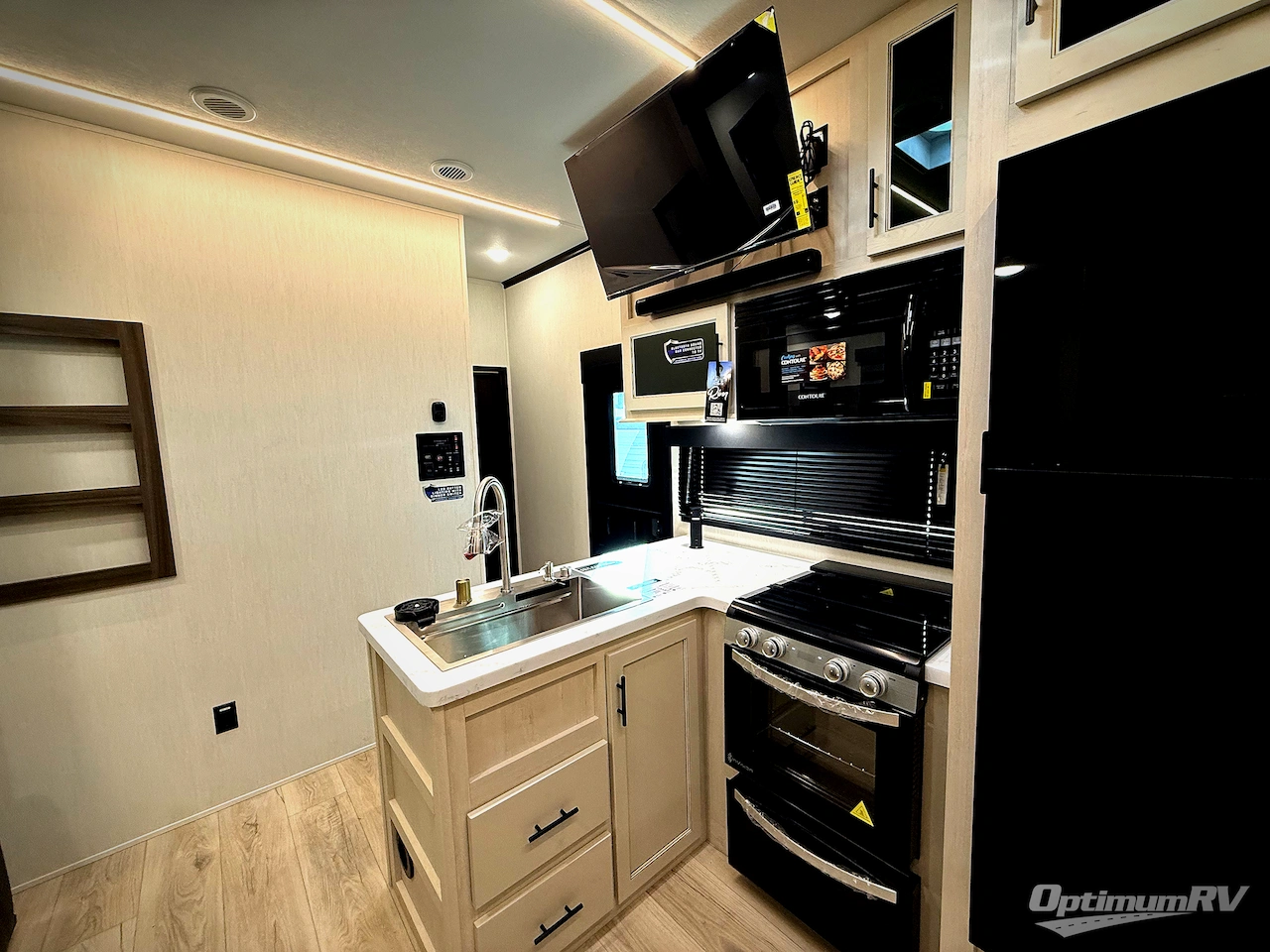 2026 Forest River Vengeance Rogue Armored 32L132 Photo 7