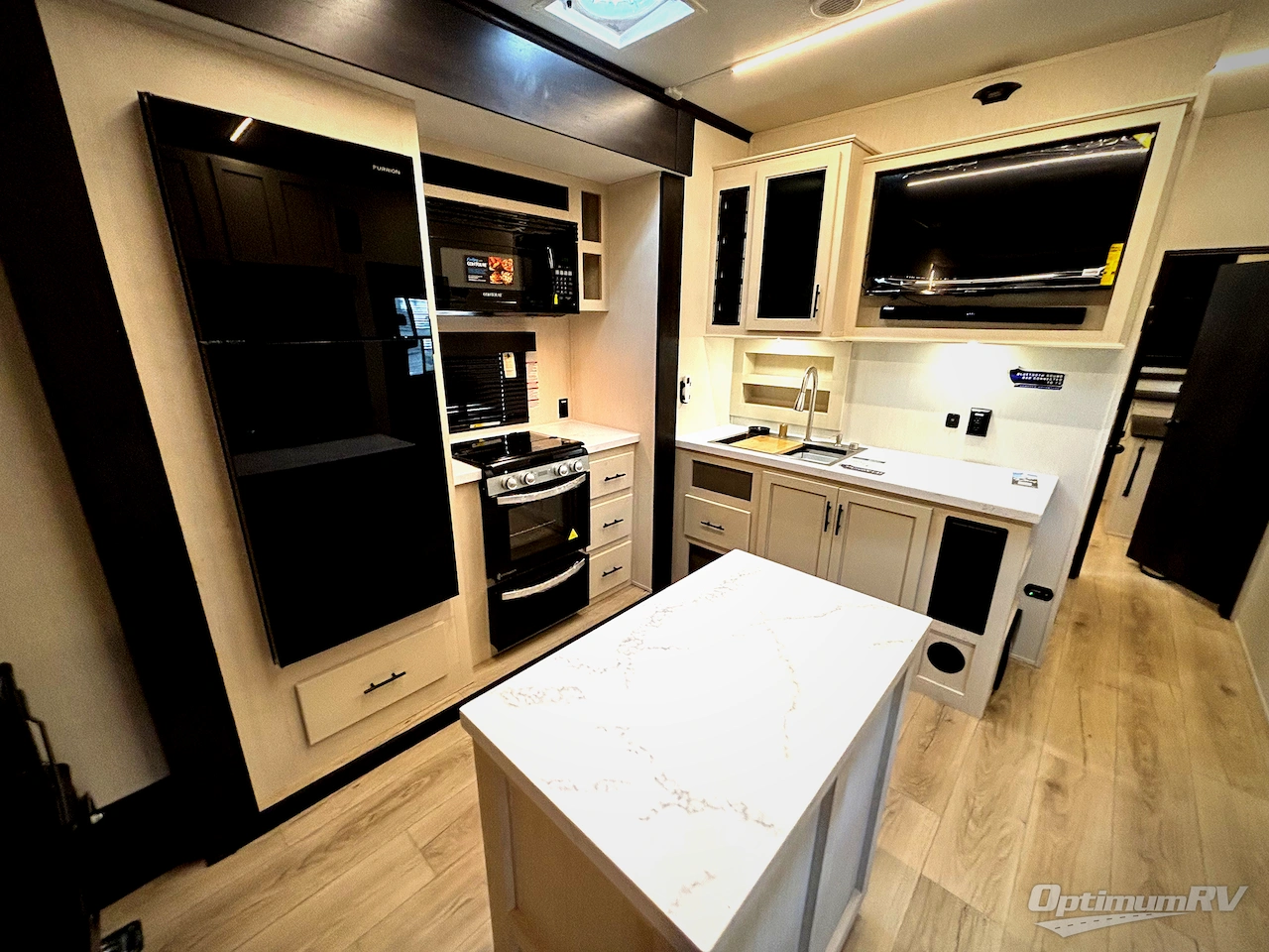 2026 Forest River Vengeance Rogue Armored 26L140 Photo 6