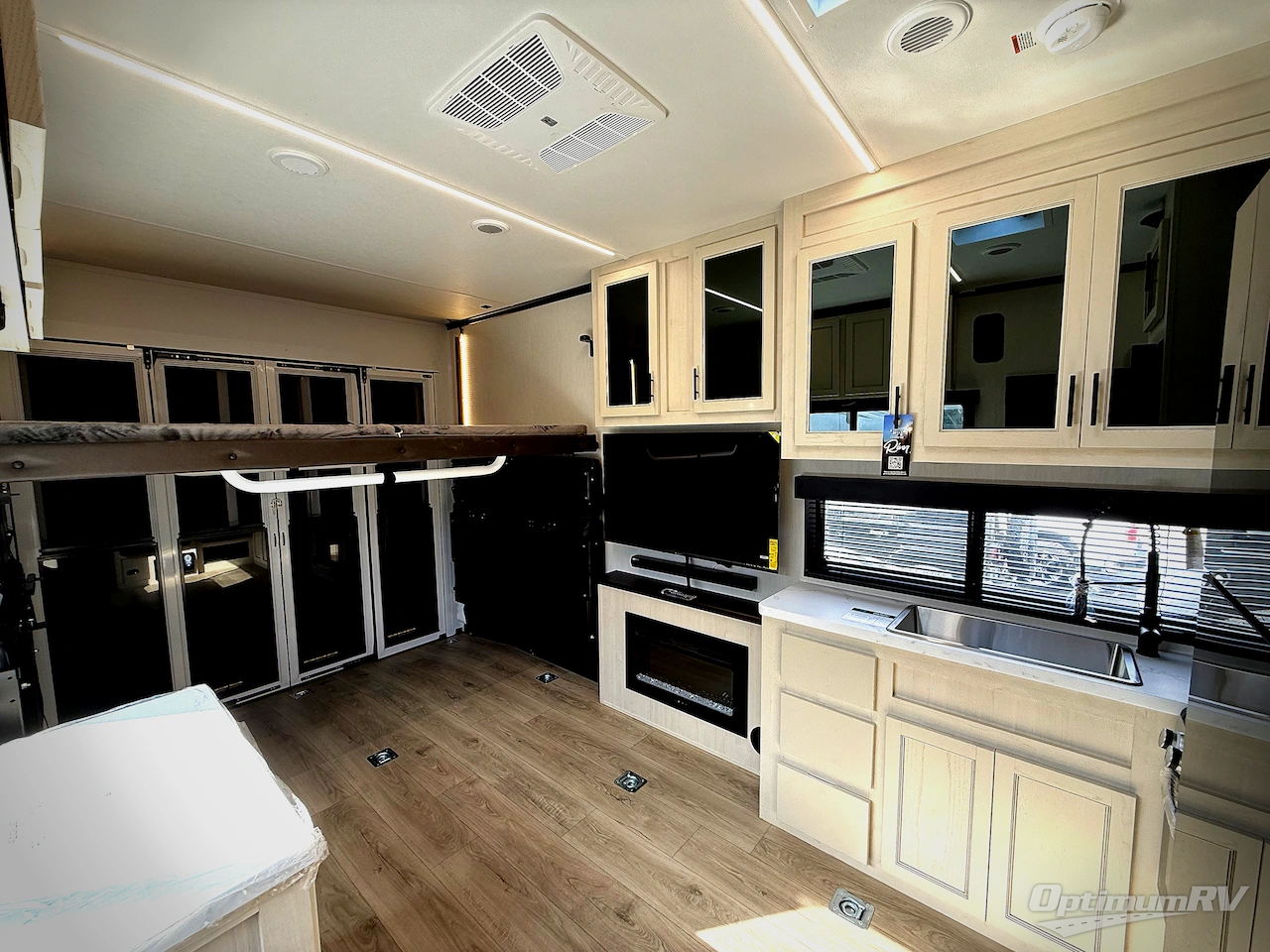 2026 Forest River Vengeance Rogue Armored 25L141 Photo 4