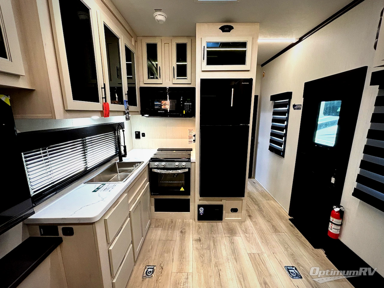 2026 Forest River Vengeance Rogue Armored 25L141 Photo 5