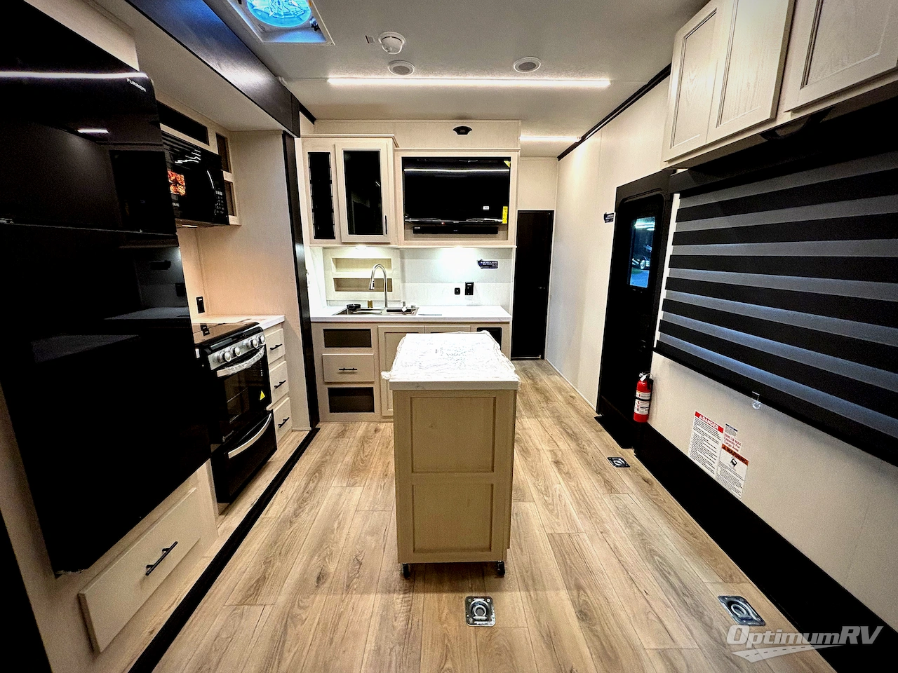 2026 Forest River Vengeance Rogue Armored 26L140 Photo 5