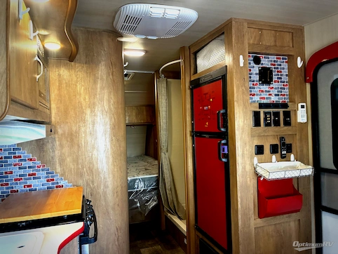 2018 Gulf Stream Vintage Friendship 23LDE RV Photo 2