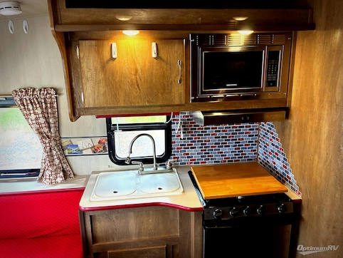 2018 Gulf Stream Vintage Friendship 23LDE RV Photo 3