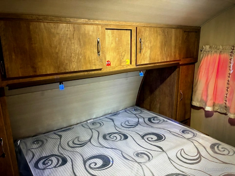 2018 Gulf Stream Vintage Friendship 23LDE RV Photo 4