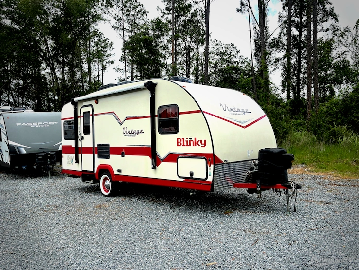 2018 Gulf Stream Vintage Friendship 23LDE RV Photo 1