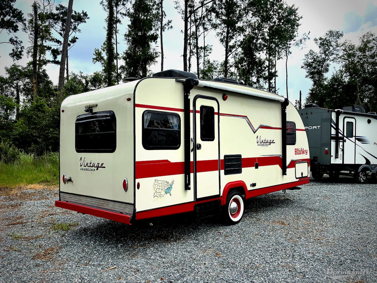 2018 Gulf Stream Vintage Friendship 23LDE Photo 2
