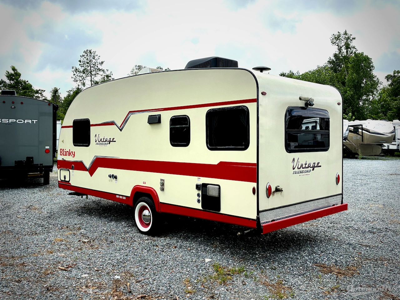 2018 Gulf Stream Vintage Friendship 23LDE Photo 3