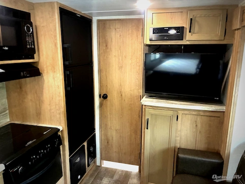 2020 Winnebago Towables Micro Minnie 2106FBS RV Photo 3