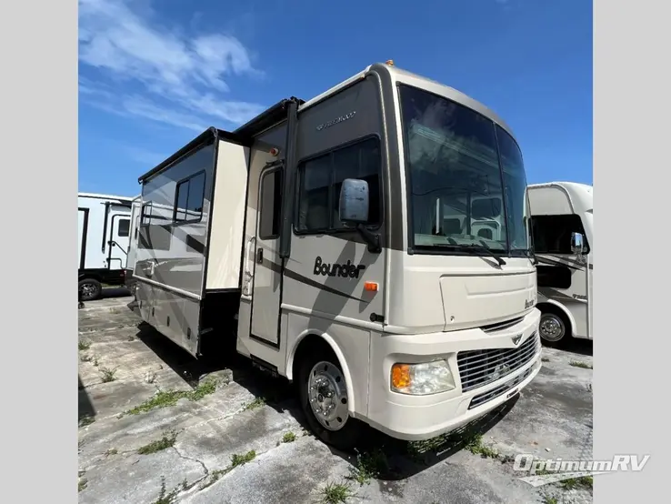 2008 Fleetwood Bounder 38P RV Photo 1